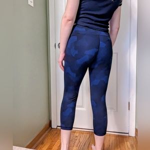 Old Navy Go-Dry Crop Black & Blue Striped Leggings | Size Small